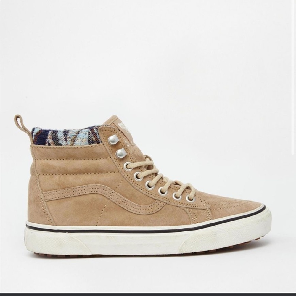 🛹VANS🛹 Unisex sk8 - Fur Lined Suede High Tops. Men’s 6.5, Women’s 8